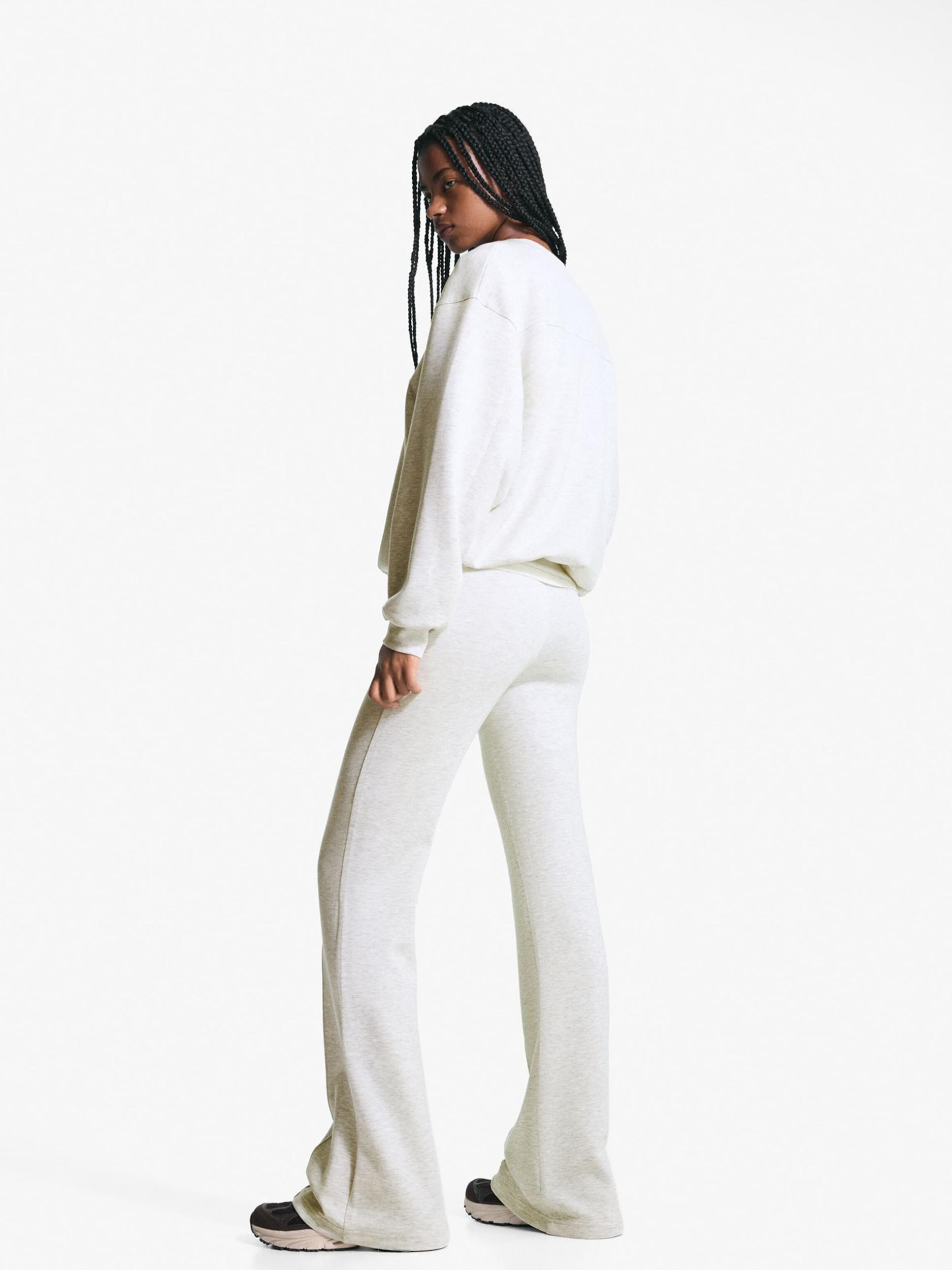 Bershka Hlače svetlo siva