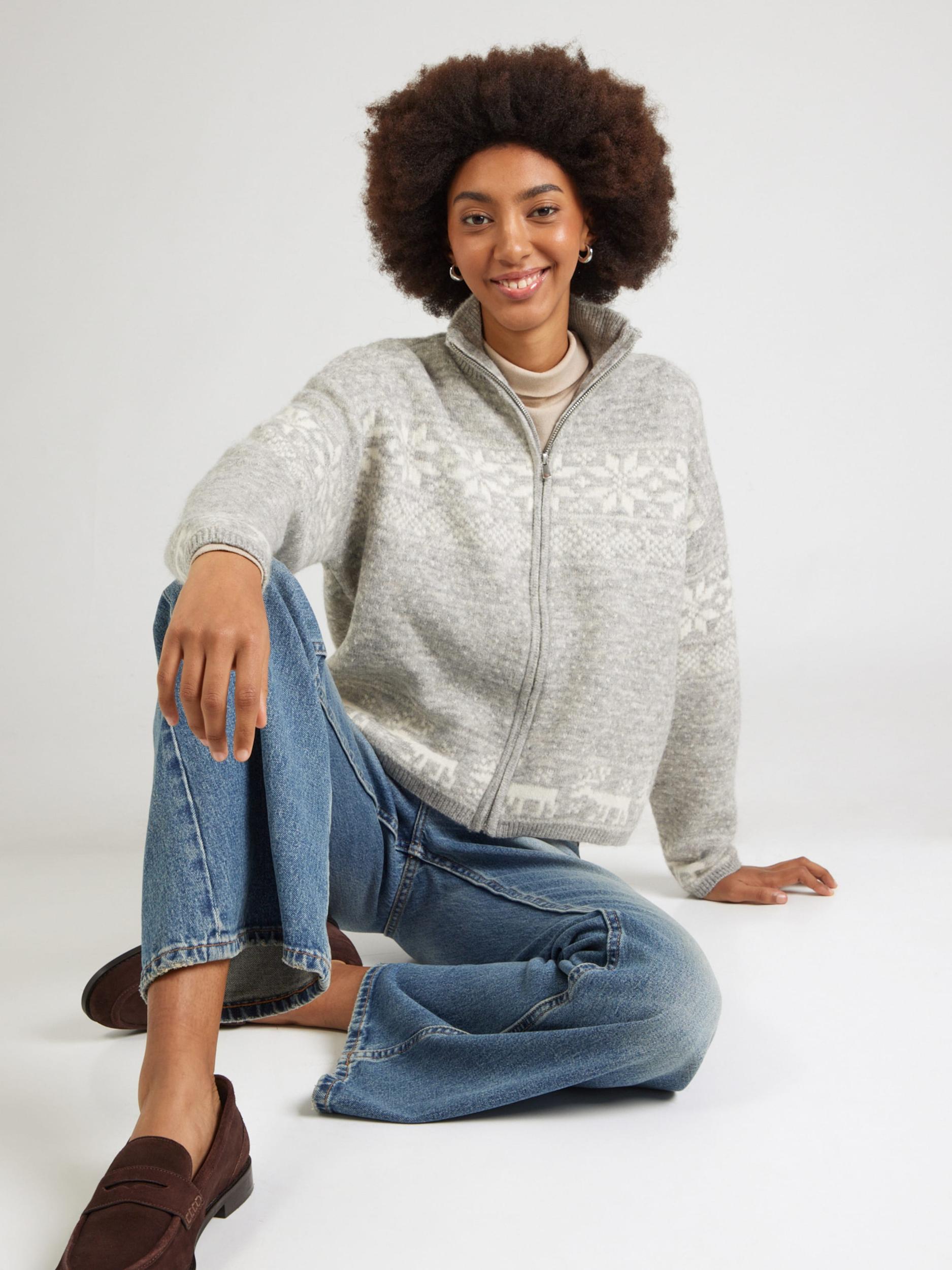 VERO MODA Pletena jopa 'VMSANTANORDIC' svetlo siva / bela