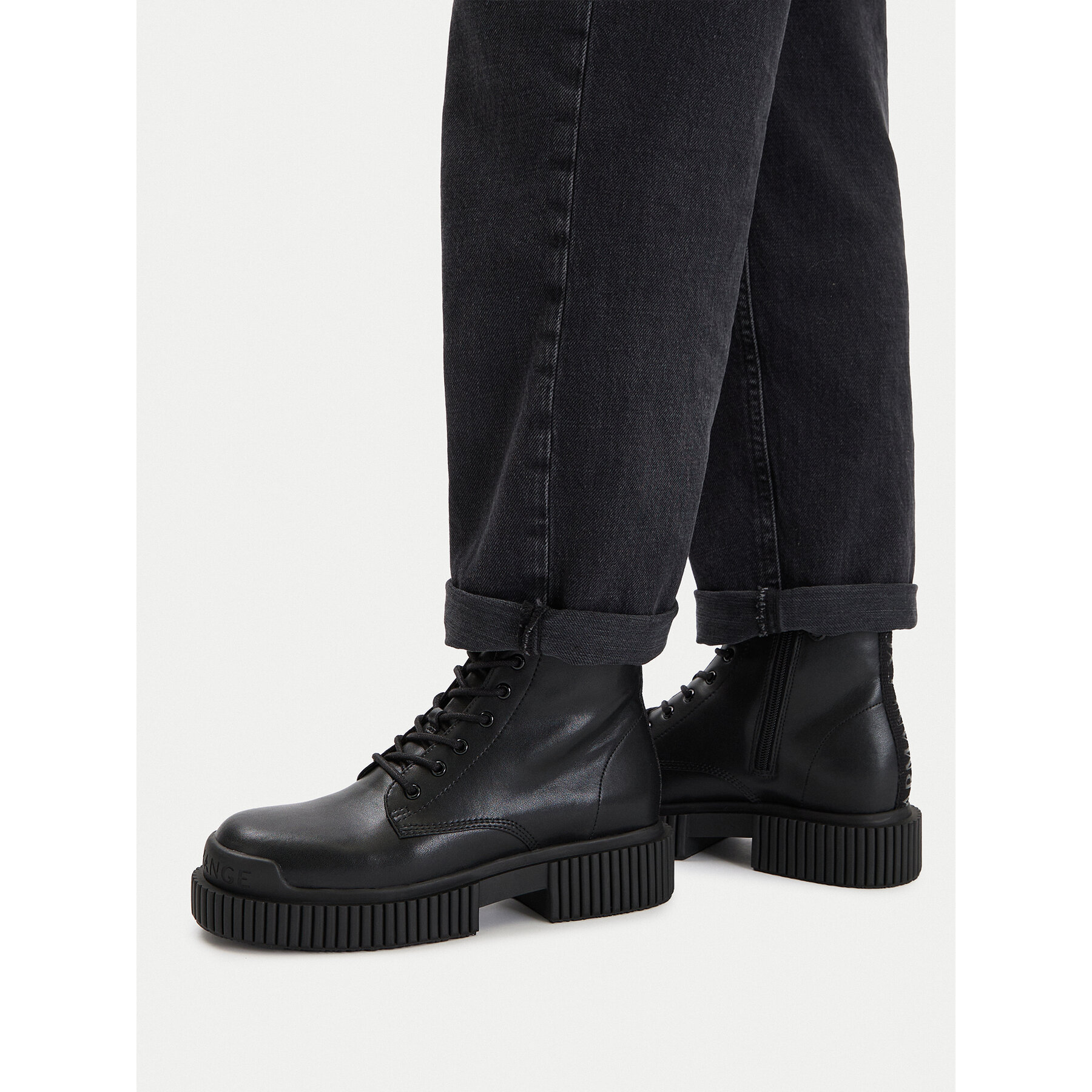 Gležnjarji Armani Exchange