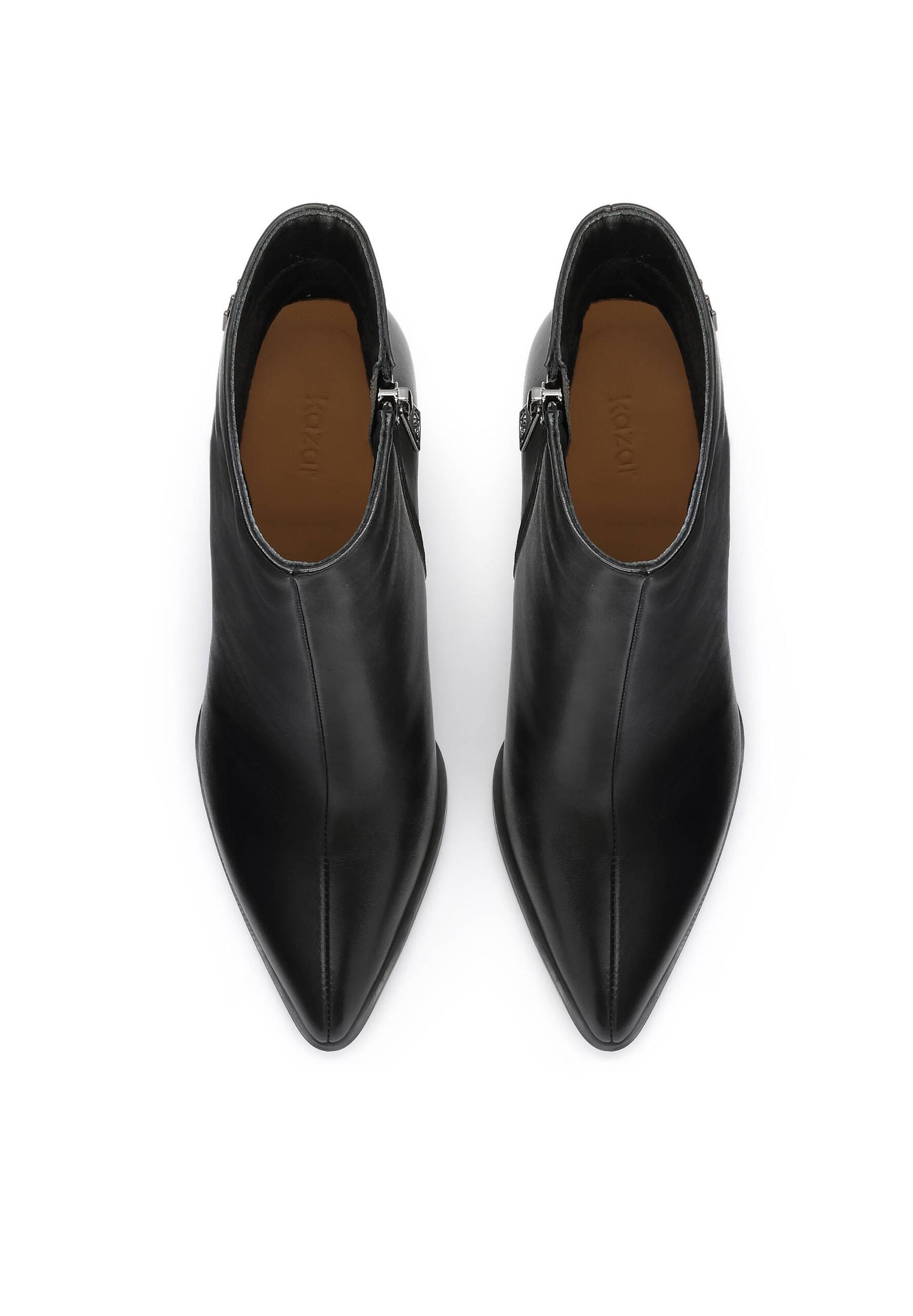 Kazar Gležnarji črna