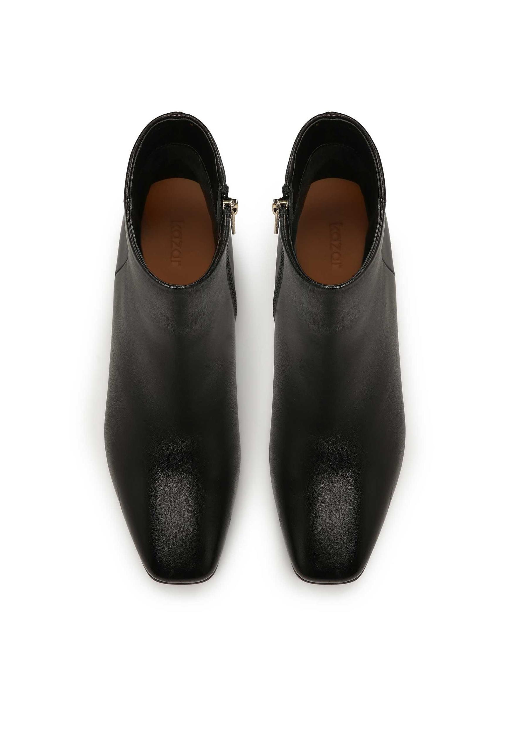 Kazar Gležnarji črna