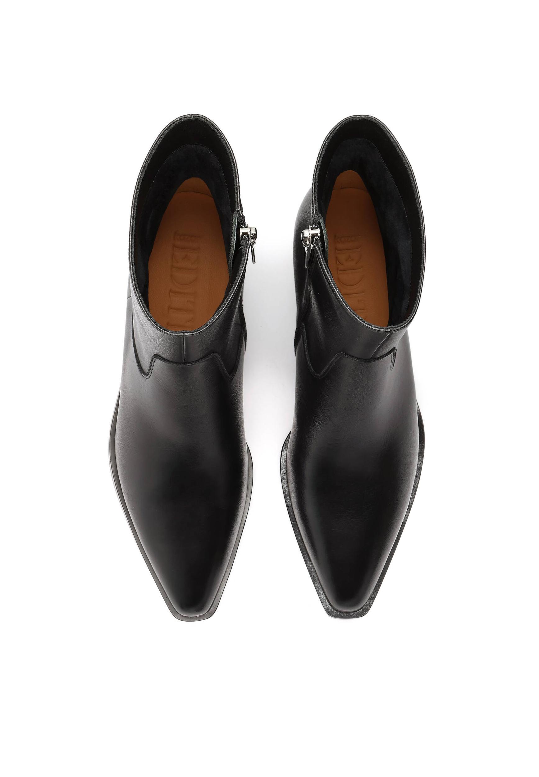 Kazar Gležnarji črna