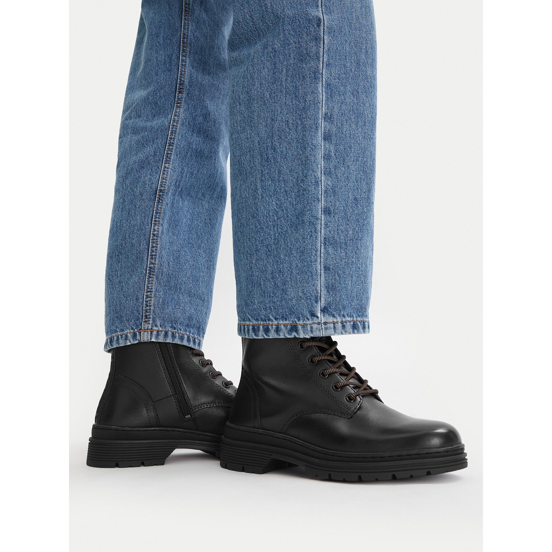 Pohodni čevlji Tamaris