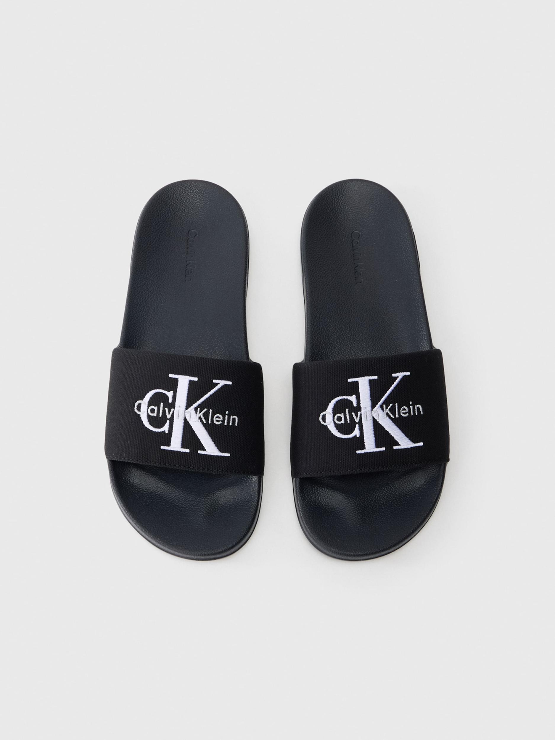 Calvin Klein Jeans Nizki natikači 'ESS' črna / bela