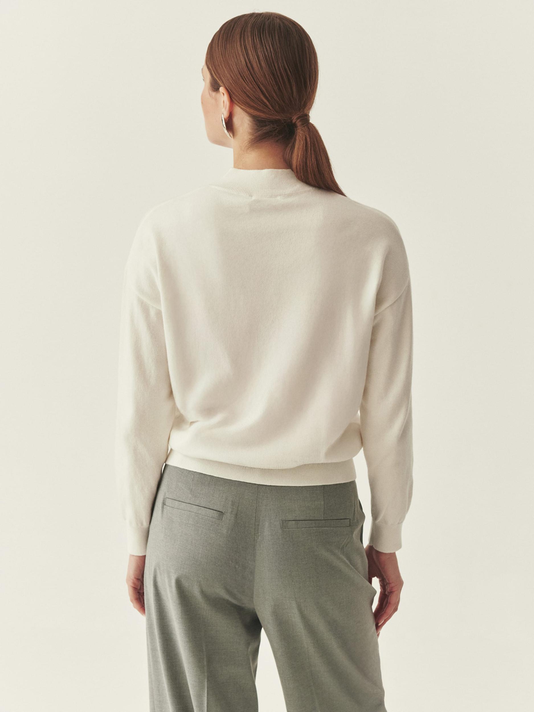 TATUUM Pulover off-bela