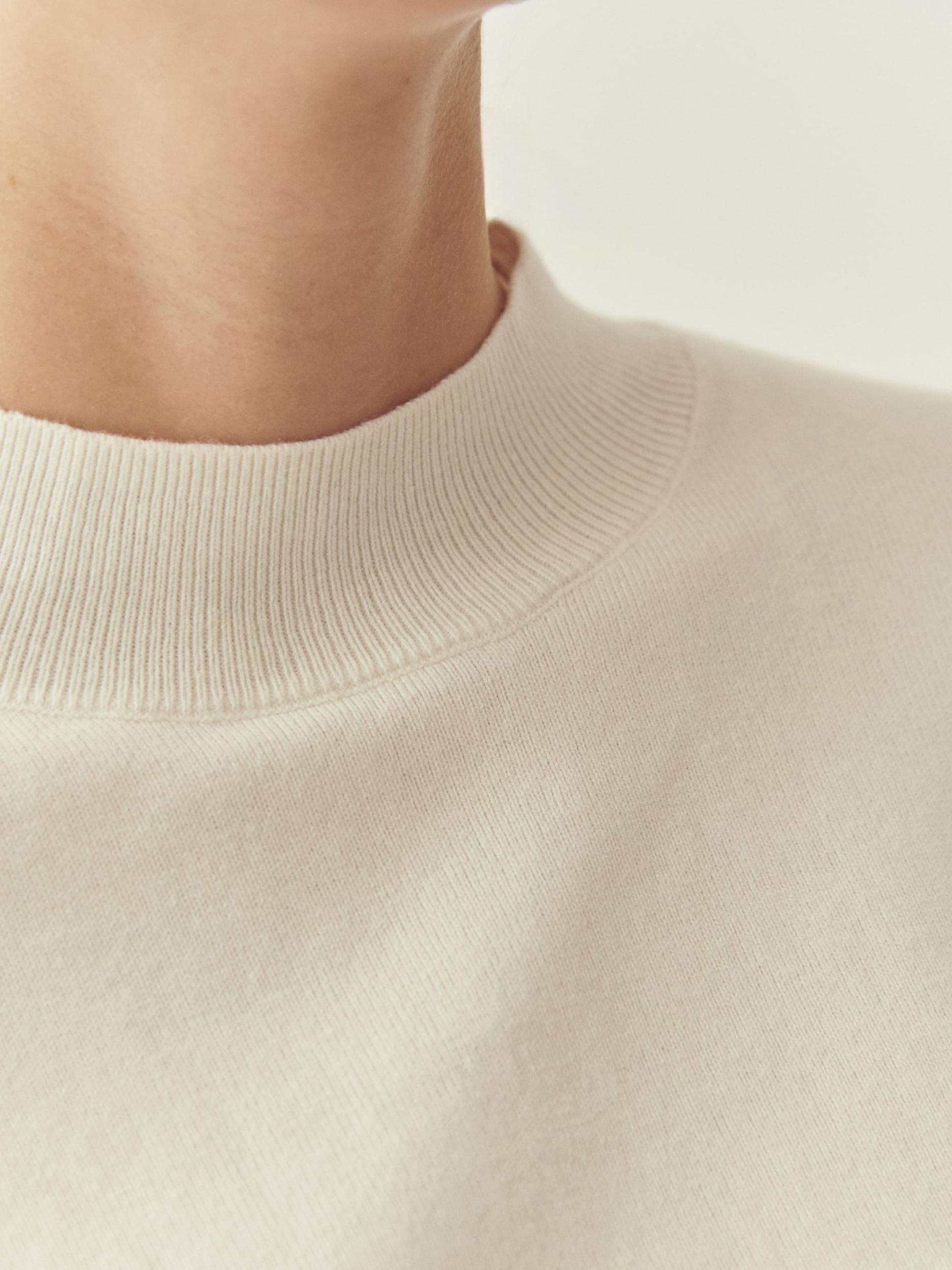 TATUUM Pulover off-bela