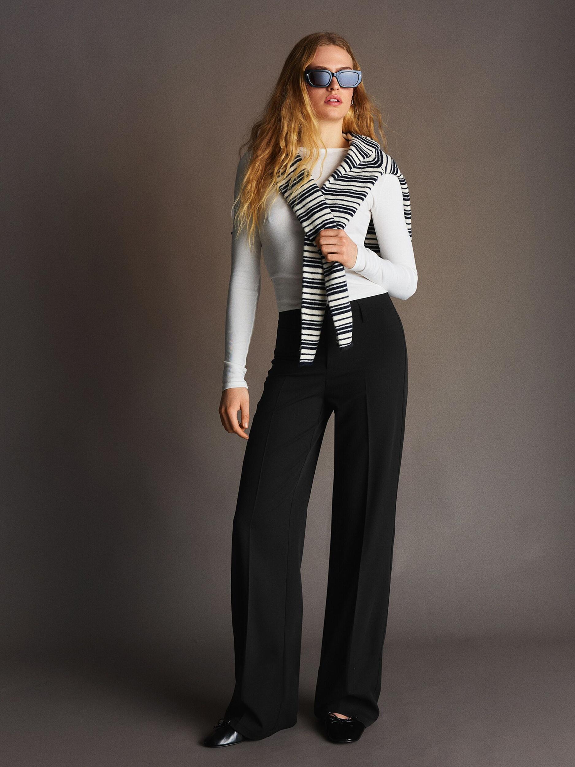 Bershka Hlače na rob črna