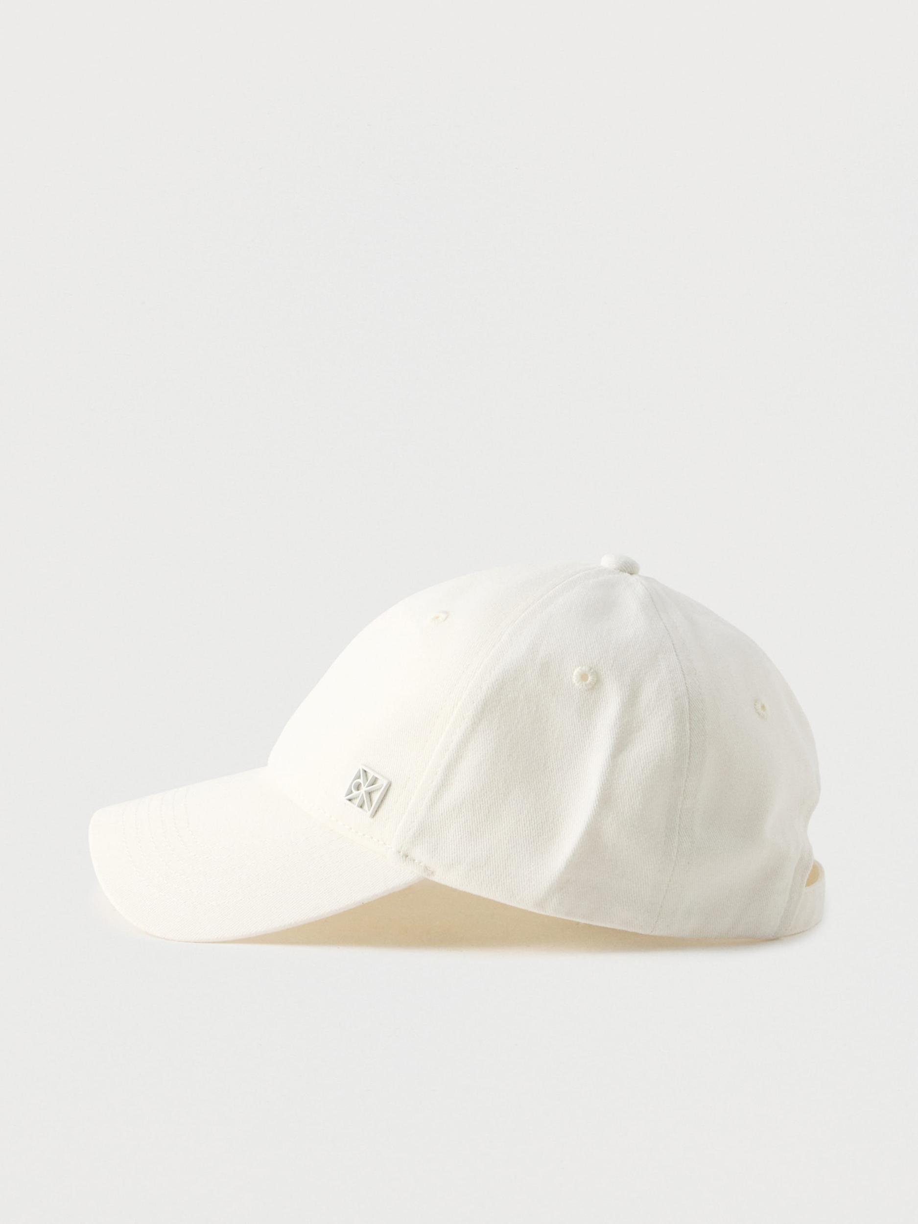 Calvin Klein Kapa naravno bela