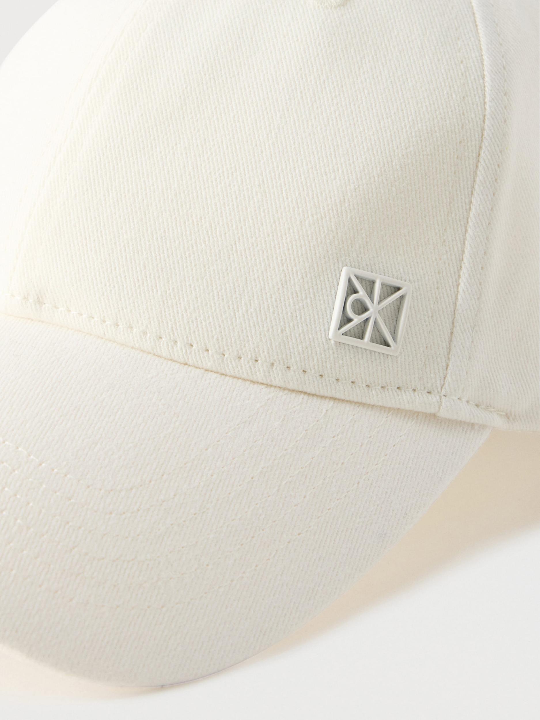 Calvin Klein Kapa naravno bela