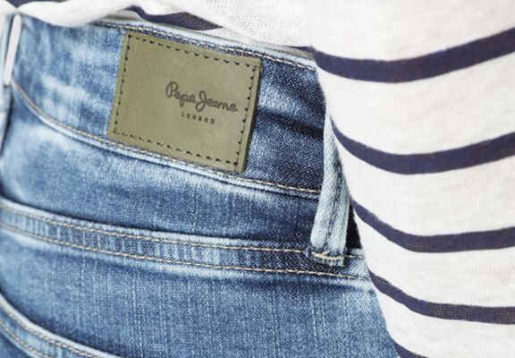 etiketa na pepe jeans kavbojkah