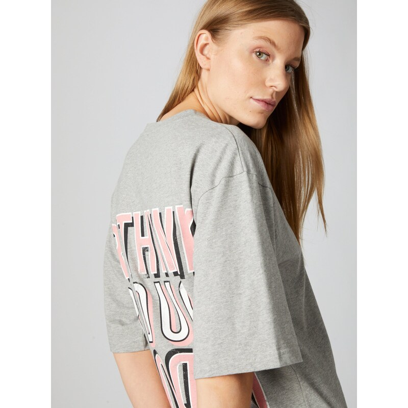 ABOUT YOU x Benny Cristo Majica 'Claas' siva