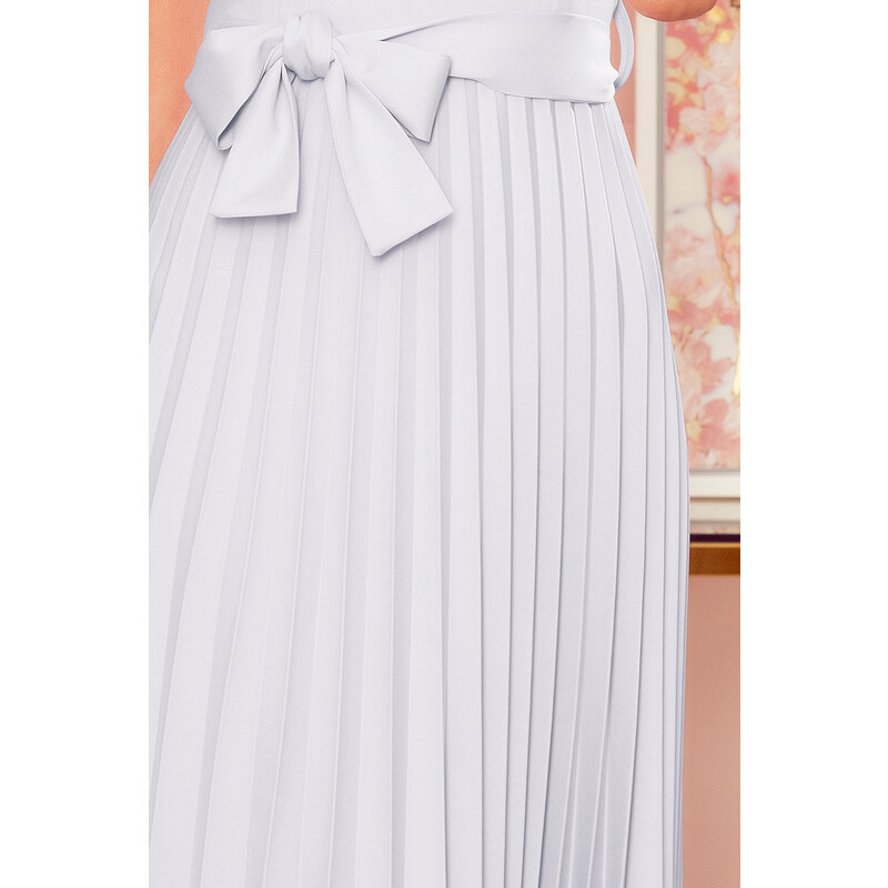 Plise obleke z Numoco kravatami