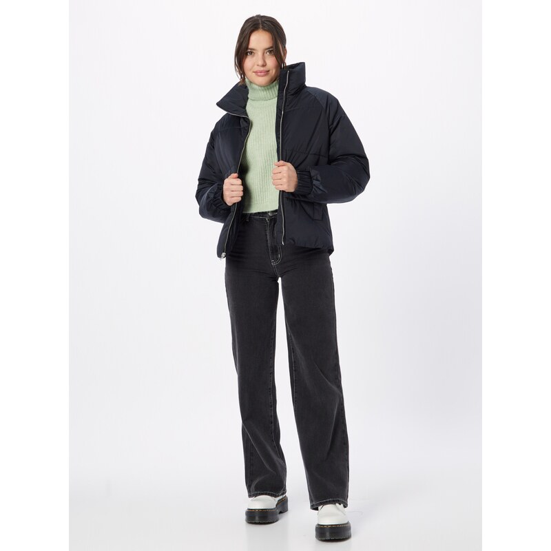 Abercrombie & Fitch Zimska jakna črna