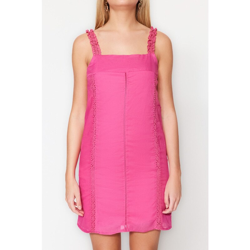 Trendyol roza naravnost rezana mini obleka s tkano podlogo in čipkastim detajlom