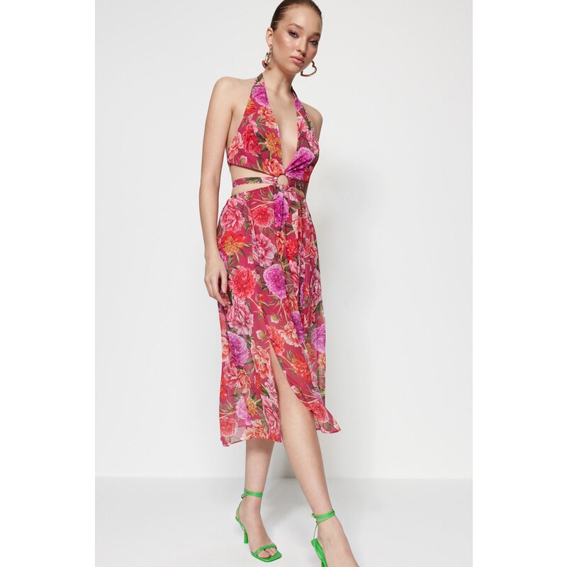 Trendyol Chiffon cvetlična vzorčasta večerna obleka z oknom / izrezana podrobna, večbarvna podloga