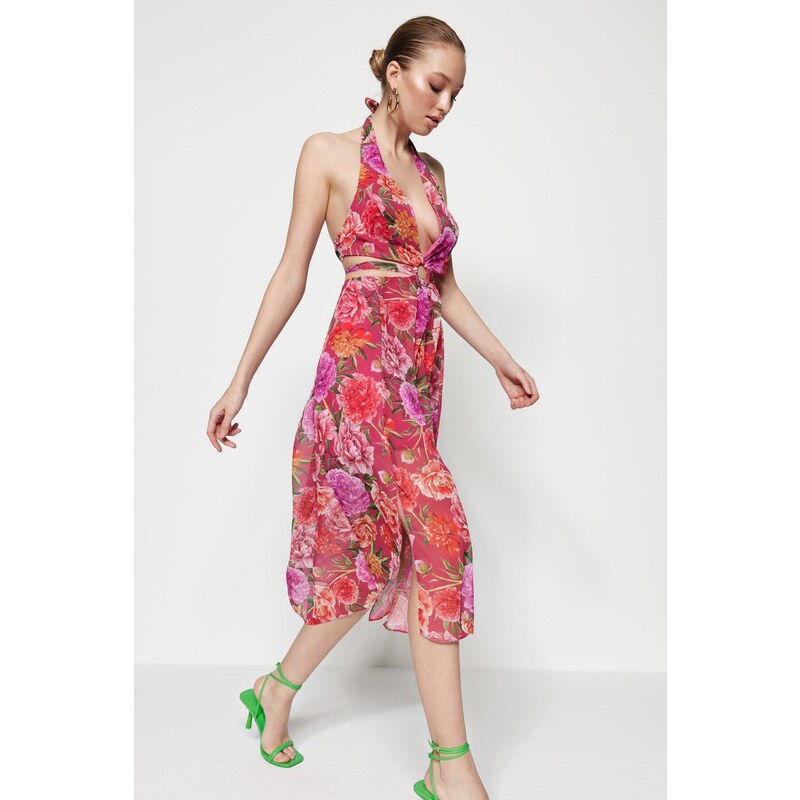 Trendyol Chiffon cvetlična vzorčasta večerna obleka z oknom / izrezana podrobna, večbarvna podloga