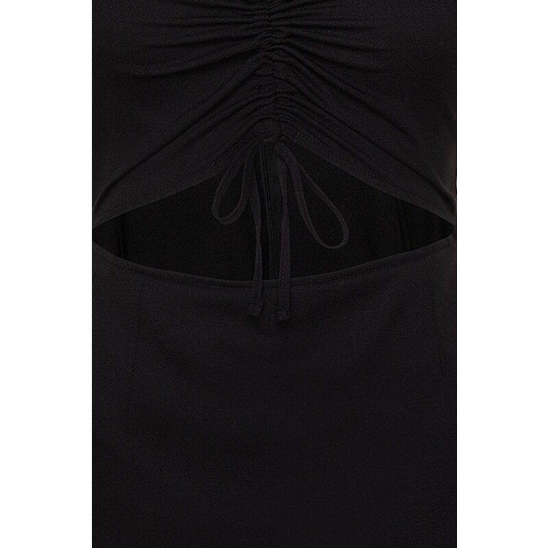 Trendyol krivulja Črna tkana obleka z ruffle in izrezanimi detajli