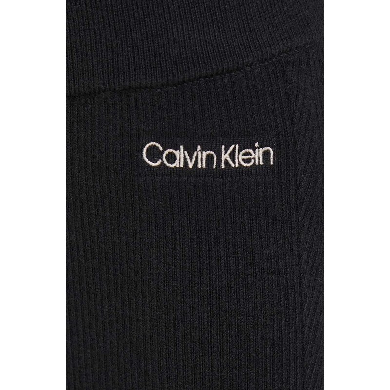 Hlače s primesjo volne Calvin Klein črna barva