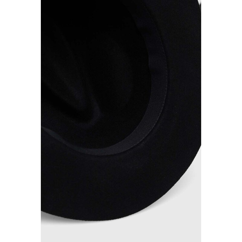 Volnen klobuk Guess črna barva