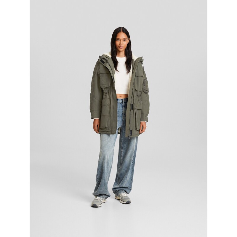 Bershka Prehodna jakna kaki / volneno bela