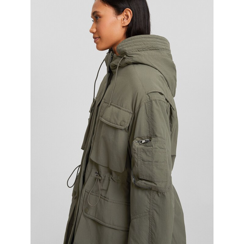 Bershka Prehodna jakna kaki / volneno bela