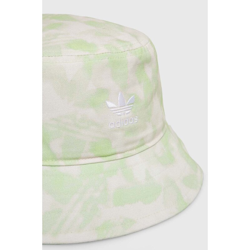 Bombažni klobuk adidas Originals zelena barva