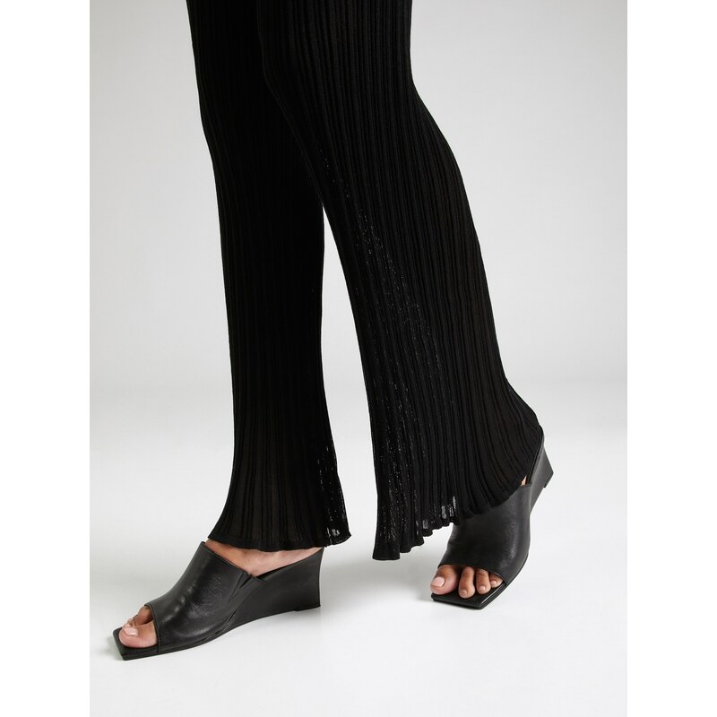 ABOUT YOU x Toni Garrn Hlače 'Rebecca' črna