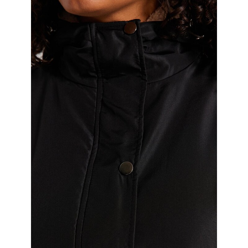 Trendyol Curve Zimska jakna črna