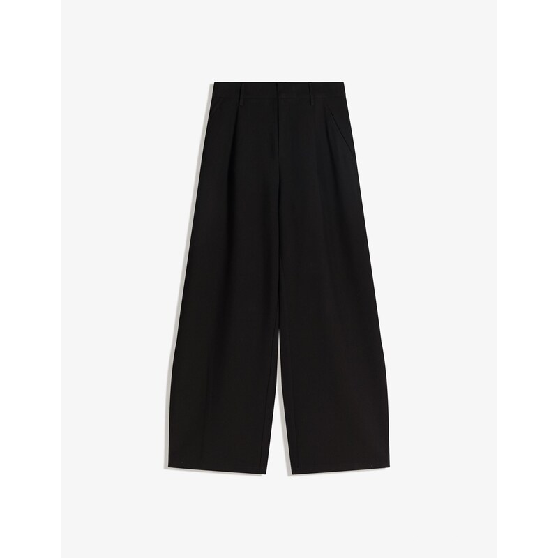 Bershka Hlače z naborki črna