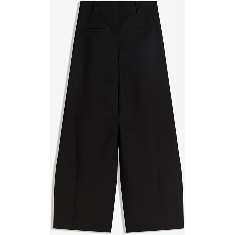 Bershka Hlače z naborki črna