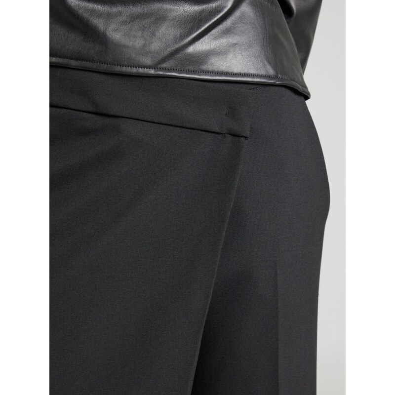 Karl Lagerfeld Hlače na rob črna