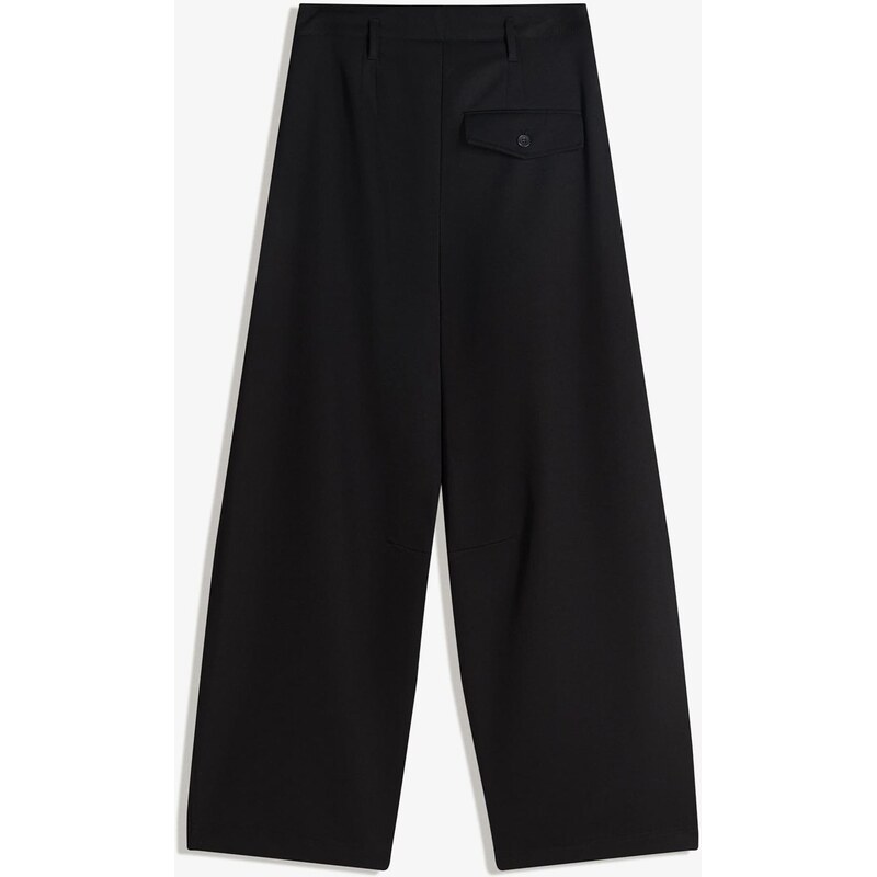 Bershka Hlače z naborki črna