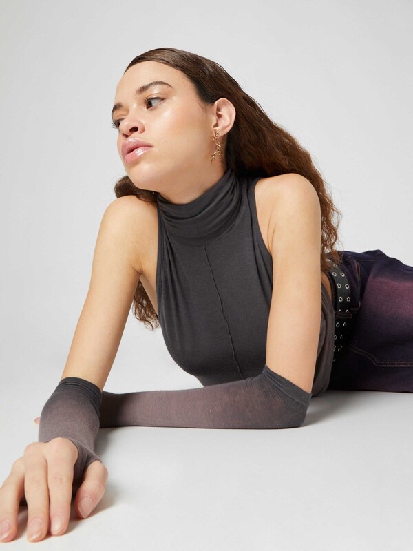 Bella x ABOUT YOU Top 'Jessie' siva / temno siva