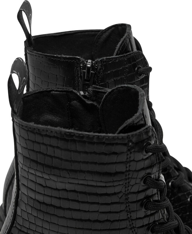 Pohodni čevlji Tamaris