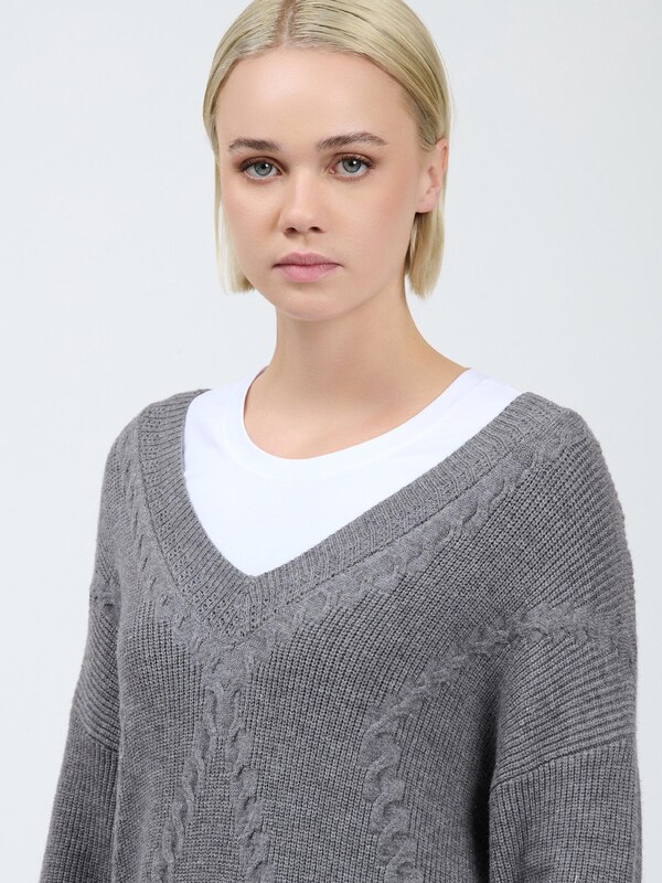 Influencer Pletena obleka siva