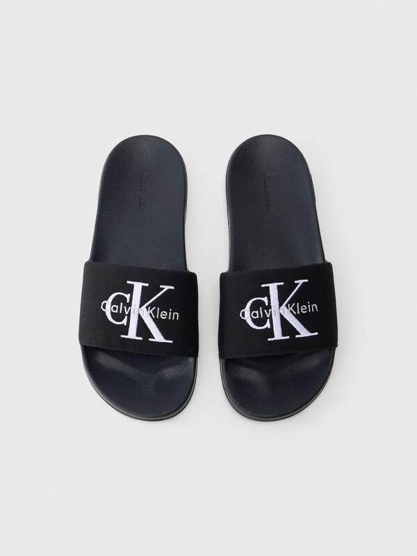 Calvin Klein Jeans Nizki natikači 'ESS' črna / bela