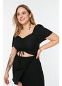 Trendyol krivulja Črna tkana obleka z ruffle in izrezanimi detajli