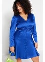 Trendyol krivulja Indigo gumb Podrobna satenska tkana obleka