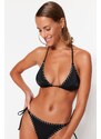 Trendyol črni trikotnik vezen bikini vrh
